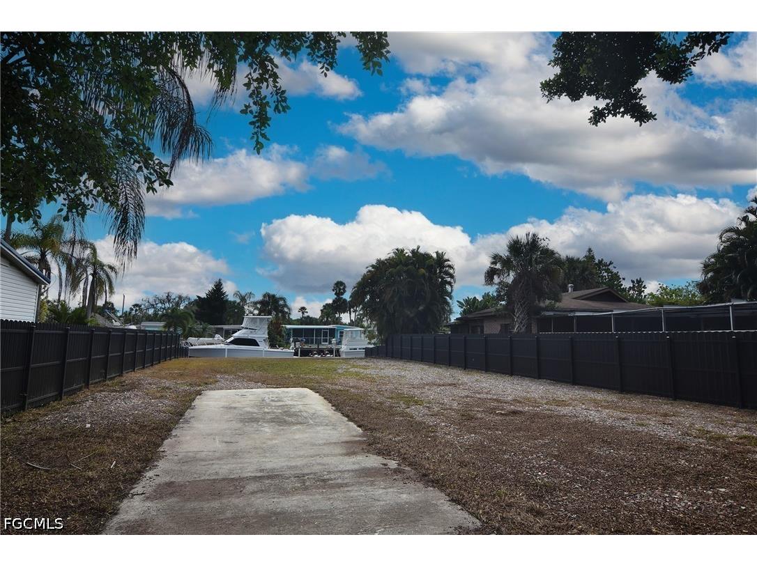 2228 Marina Park Drive Fort Myers FL 33905 2026015468 image6