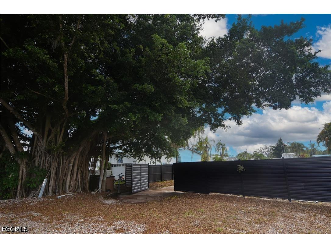 2228 Marina Park Drive Fort Myers FL 33905 2026015468 image8
