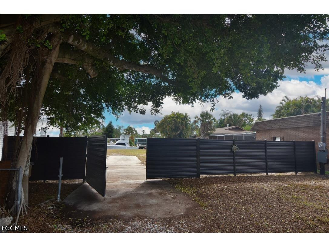 2228 Marina Park Drive Fort Myers FL 33905 2026015468 image9