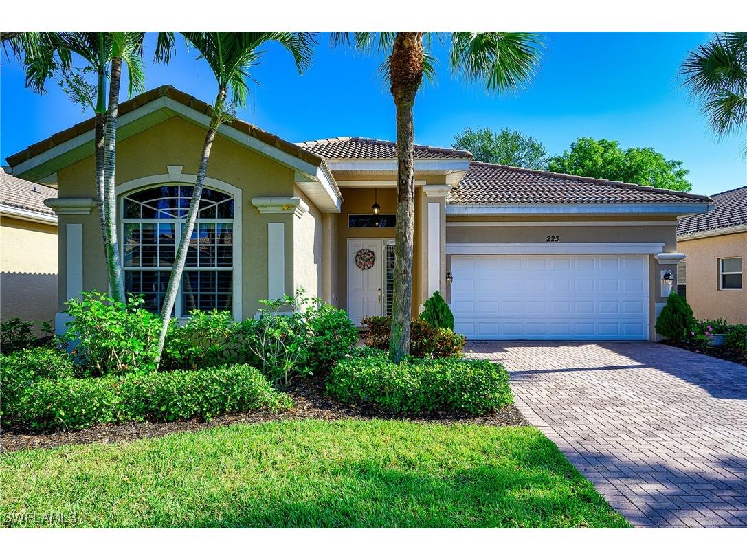 223 Glen Eagle Circle Naples FL 34104 223042291 image1