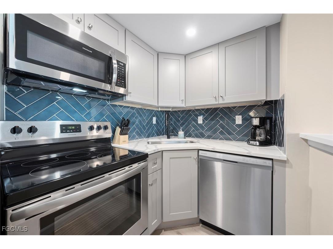 2230 Camino Del Mar Drive #3X1 Sanibel FL 33957 2026000450 image13