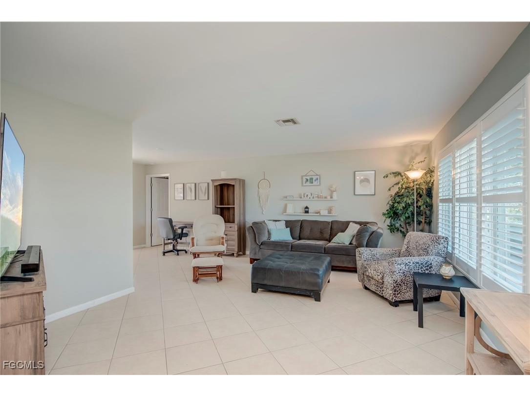 2230 Coral Point Drive Cape Coral FL 33990 2025007177 image12