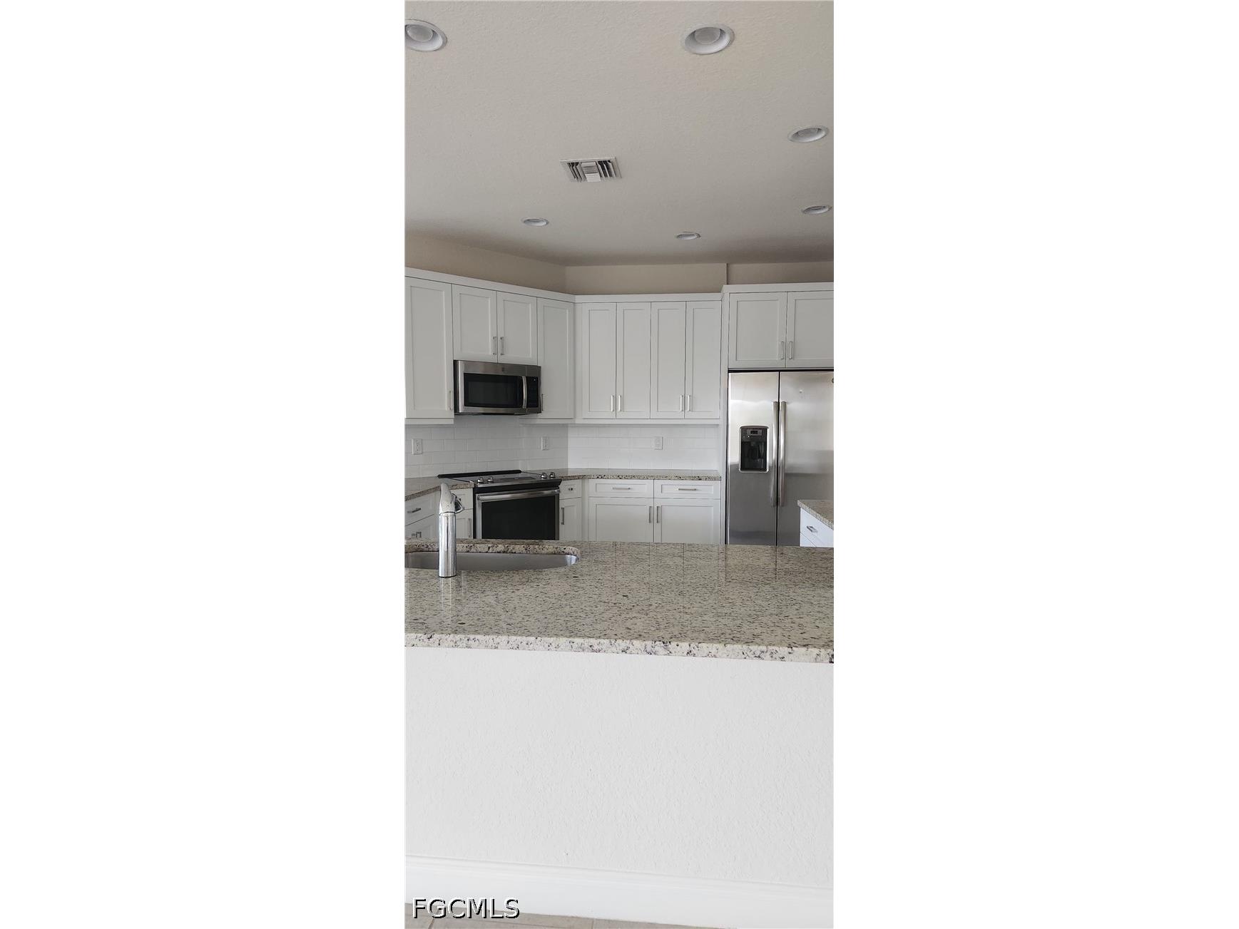 2231 NE 1st Terrace Cape Coral FL 33909 2026023561 image5