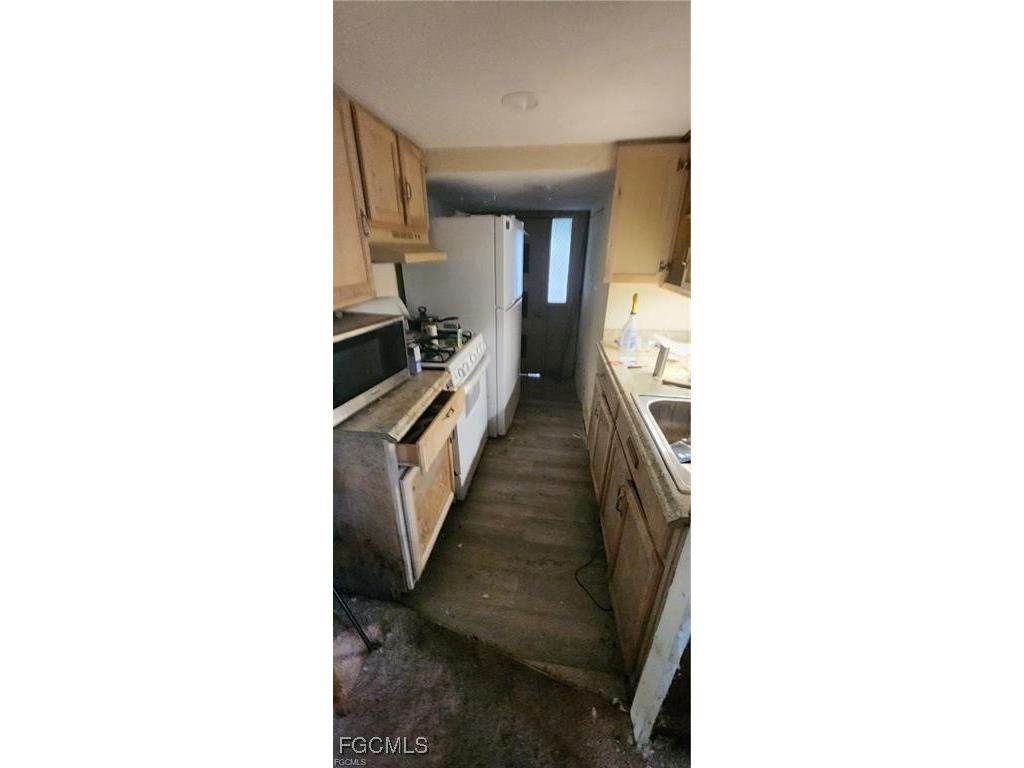 2232 Marina Park Drive Fort Myers FL 33905 2025016148 image6