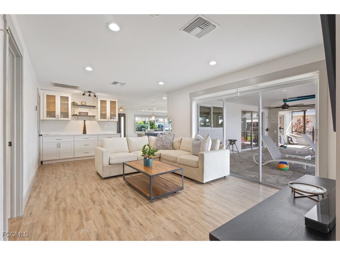 2232 SE 27th Street Cape Coral FL 33904 2025004599 image10