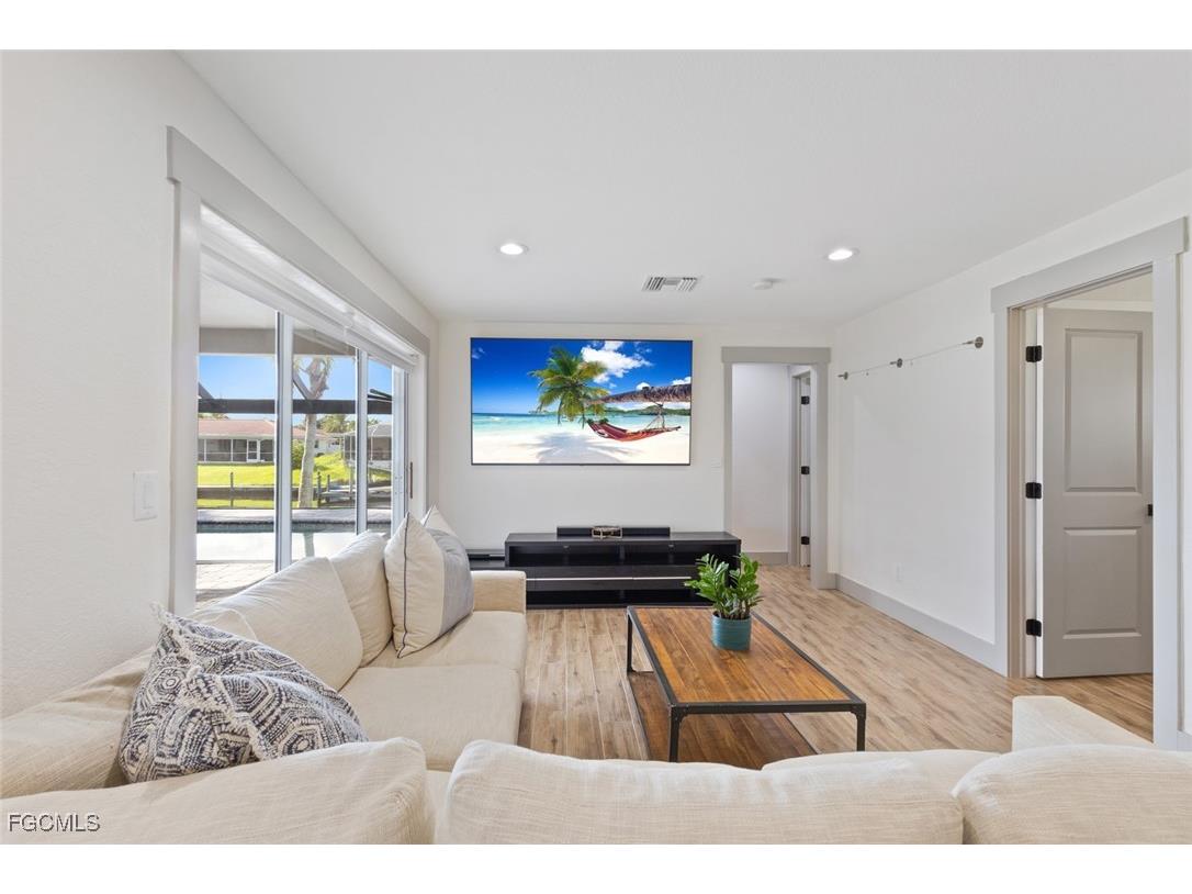 2232 SE 27th Street Cape Coral FL 33904 2025004599 image9