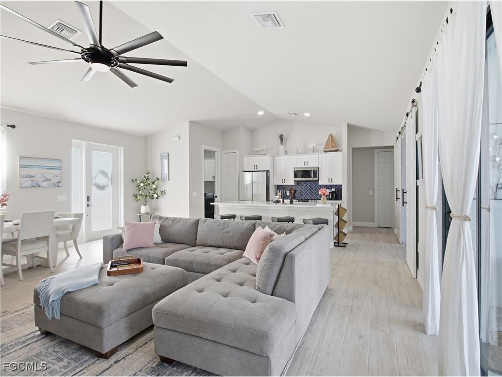 2233 SW 17th Place Cape Coral FL 33991 2025023125 image8