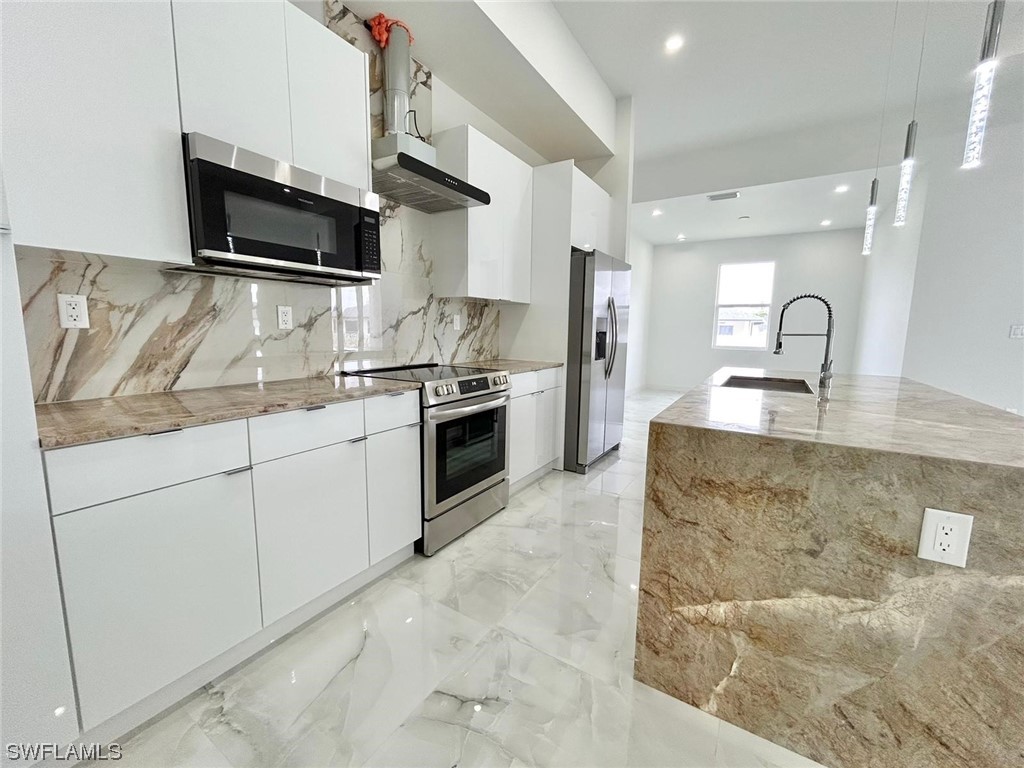 2233 SW 1st Street Cape Coral FL 33991 223044833 image1
