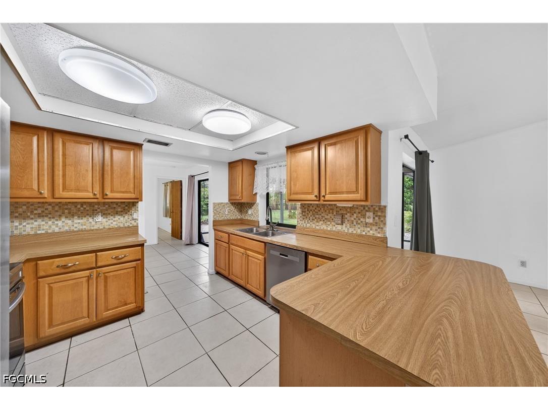 2233 SW 4th Street Cape Coral FL 33991 2026019490 image11