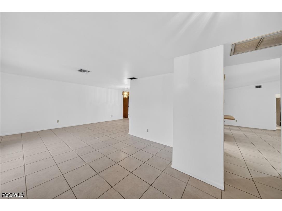 2233 SW 4th Street Cape Coral FL 33991 2026019490 image2