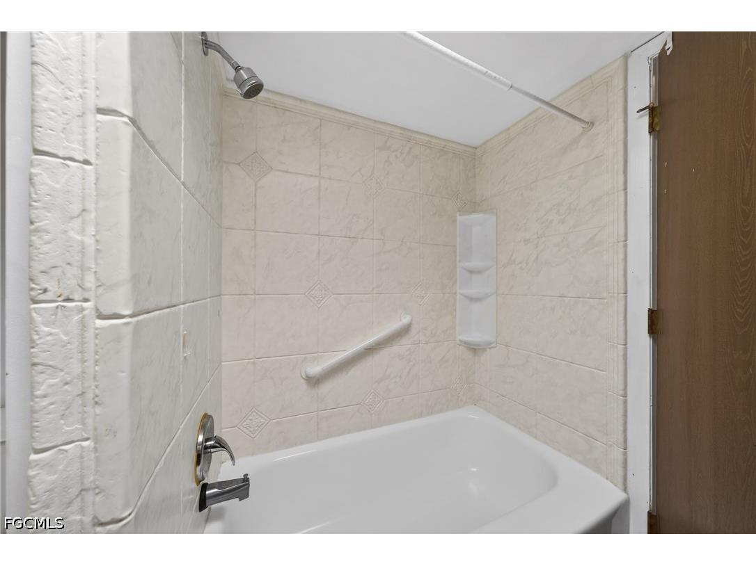 2233 SW 4th Street Cape Coral FL 33991 2026019490 image24