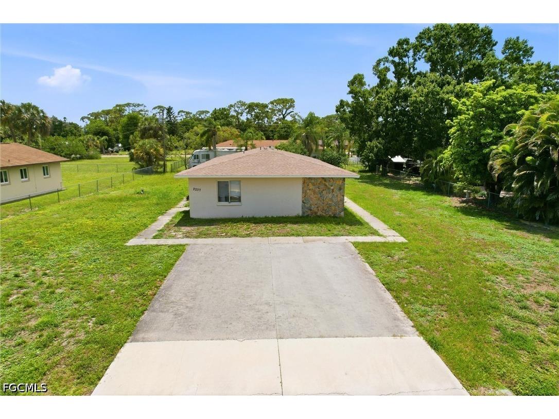 2237 Iris Way Fort Myers FL 33905 2026024120 image30