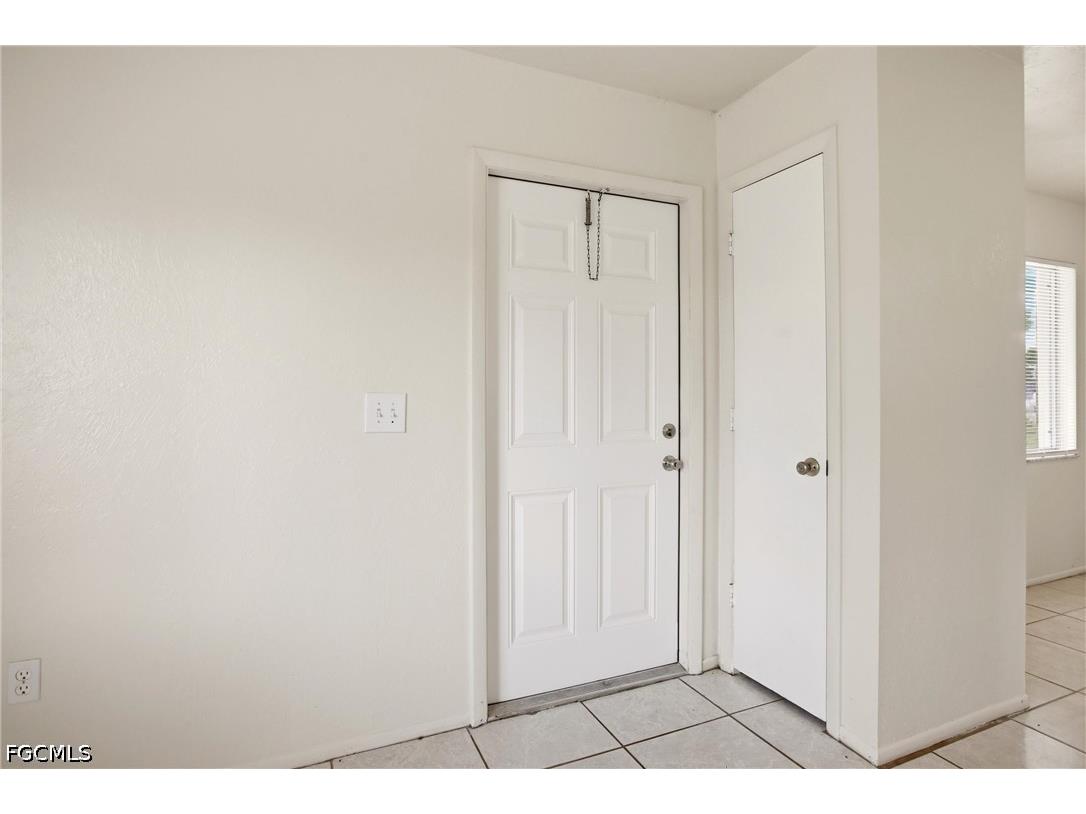 2237 Iris Way Fort Myers FL 33905 2026024120 image7