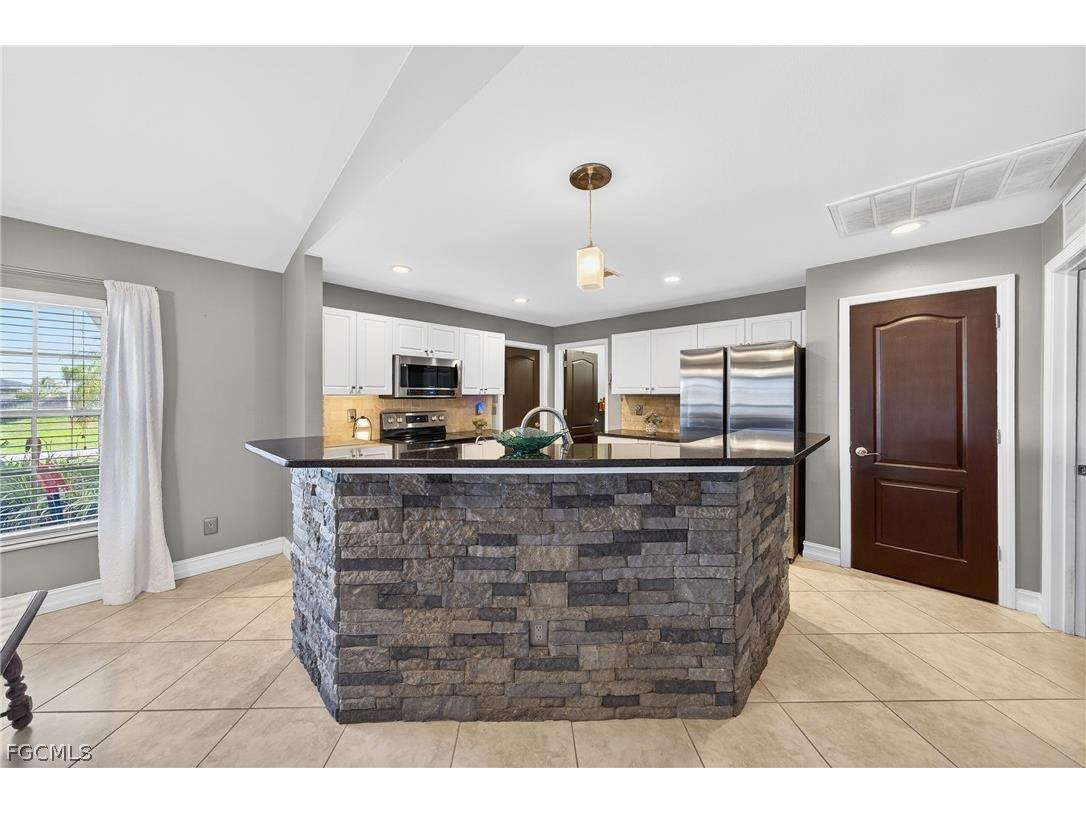 2238 NW 8th Terrace Cape Coral FL 33993 2026010959 image7