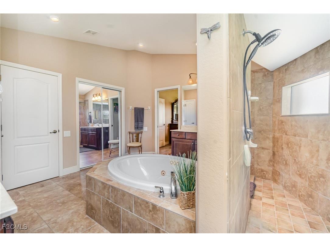 2239 Old Burnt Store Road N Cape Coral FL 33993 2025013109 image14