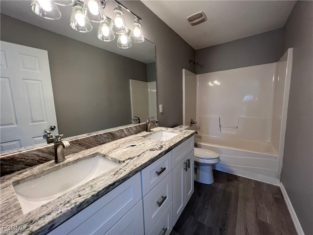 2239 SW 2nd Lane Cape Coral FL 33991 2025010881 image7