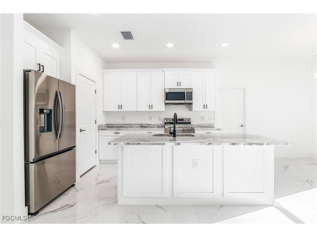 224 Lomax Avenue S Lehigh Acres FL 33974 2025014011 image6