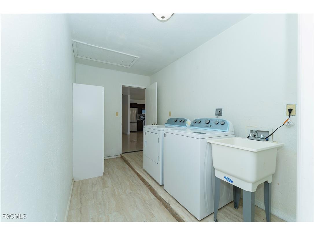 224 NE 9th Terrace Cape Coral FL 33909 2025017712 image23