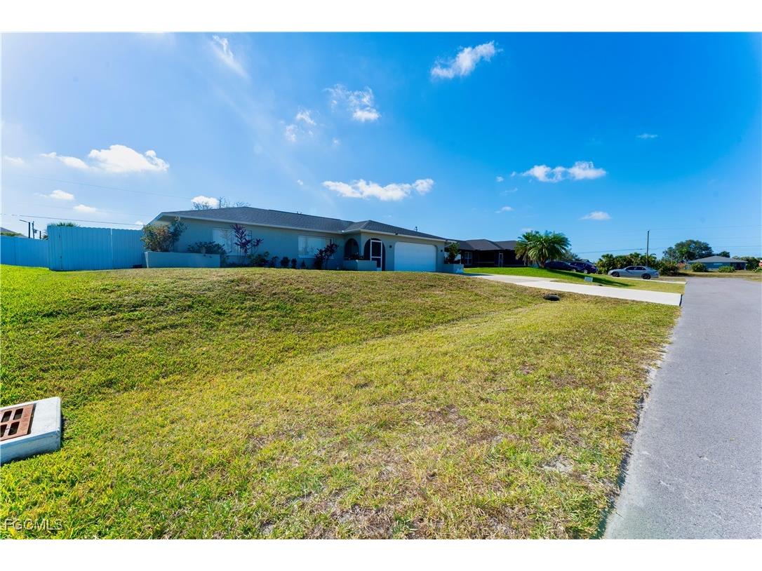 224 NE 9th Terrace Cape Coral FL 33909 2025017712 image3