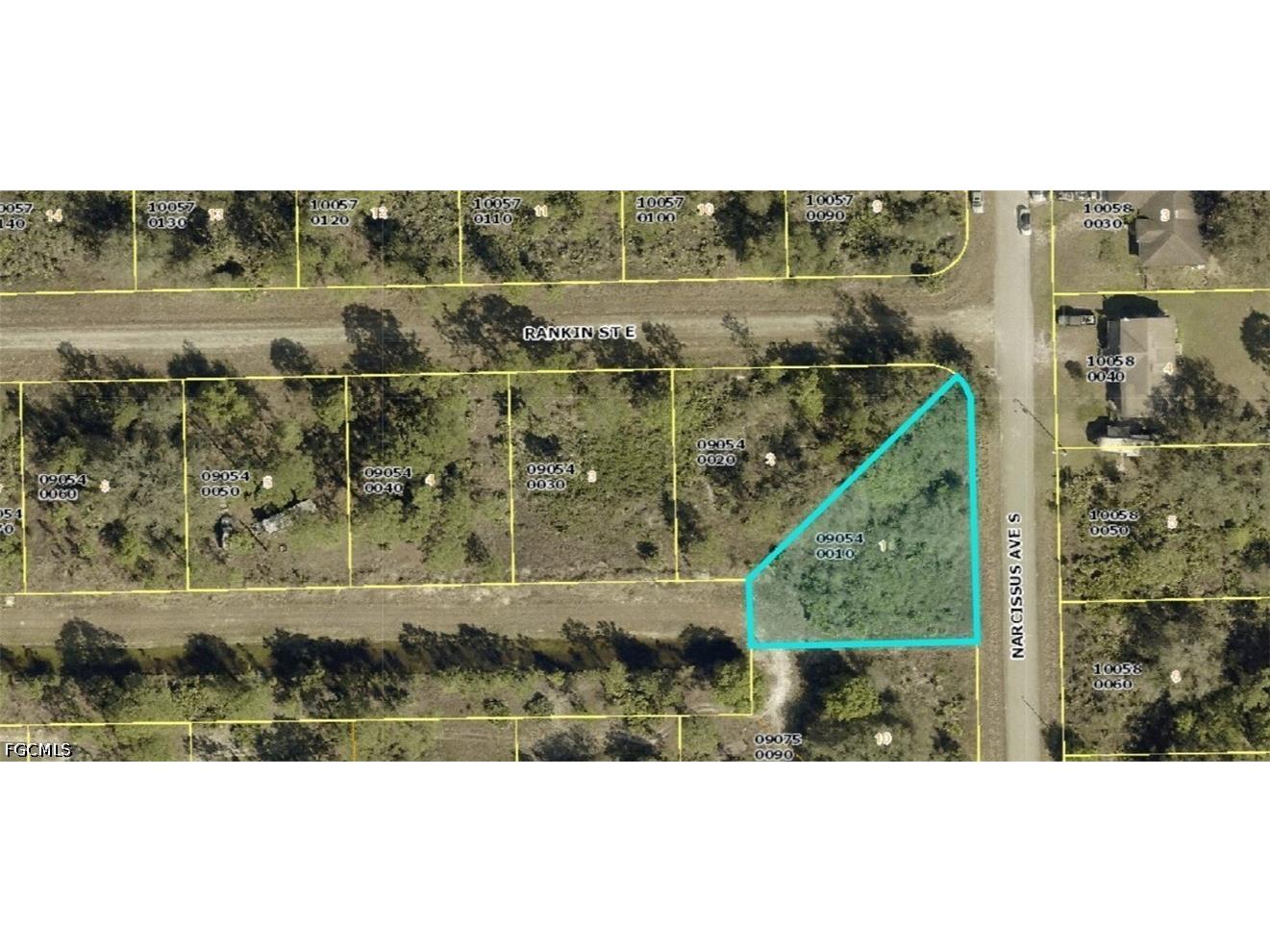 224 Narcissus Avenue S Lehigh Acres FL 33974 2026026392 image1
