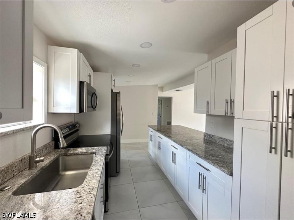2240 Estey Avenue Naples FL 34104 226025527 image2