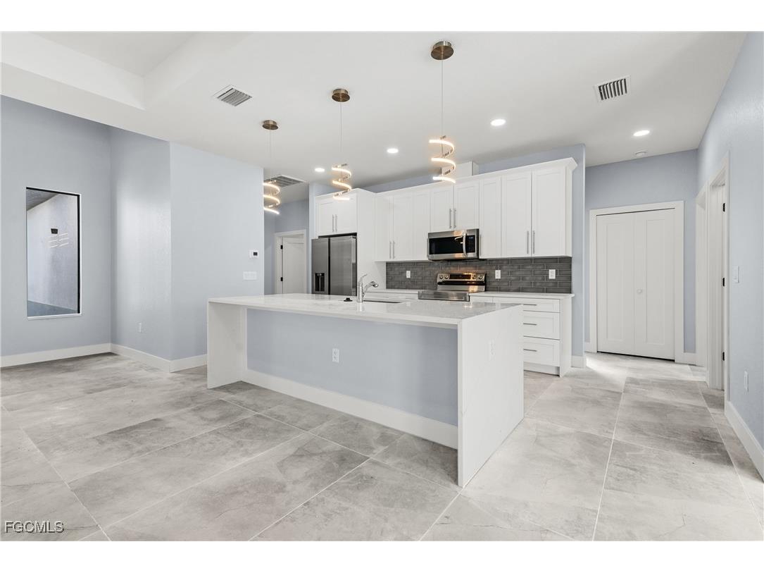 2242 NW 4th Street Cape Coral FL 33993 2025010275 image13