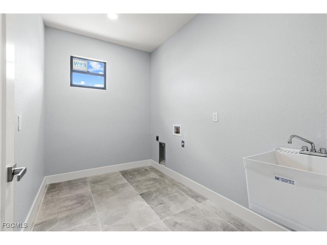 2242 NW 4th Street Cape Coral FL 33993 2025010275 image14