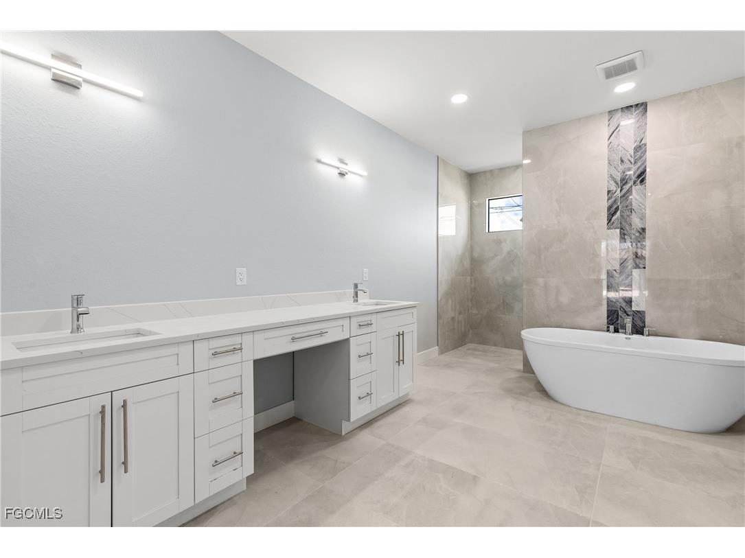 2242 NW 4th Street Cape Coral FL 33993 2025010275 image19