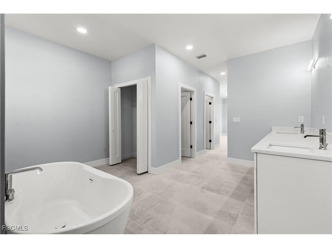 2242 NW 4th Street Cape Coral FL 33993 2025010275 image20