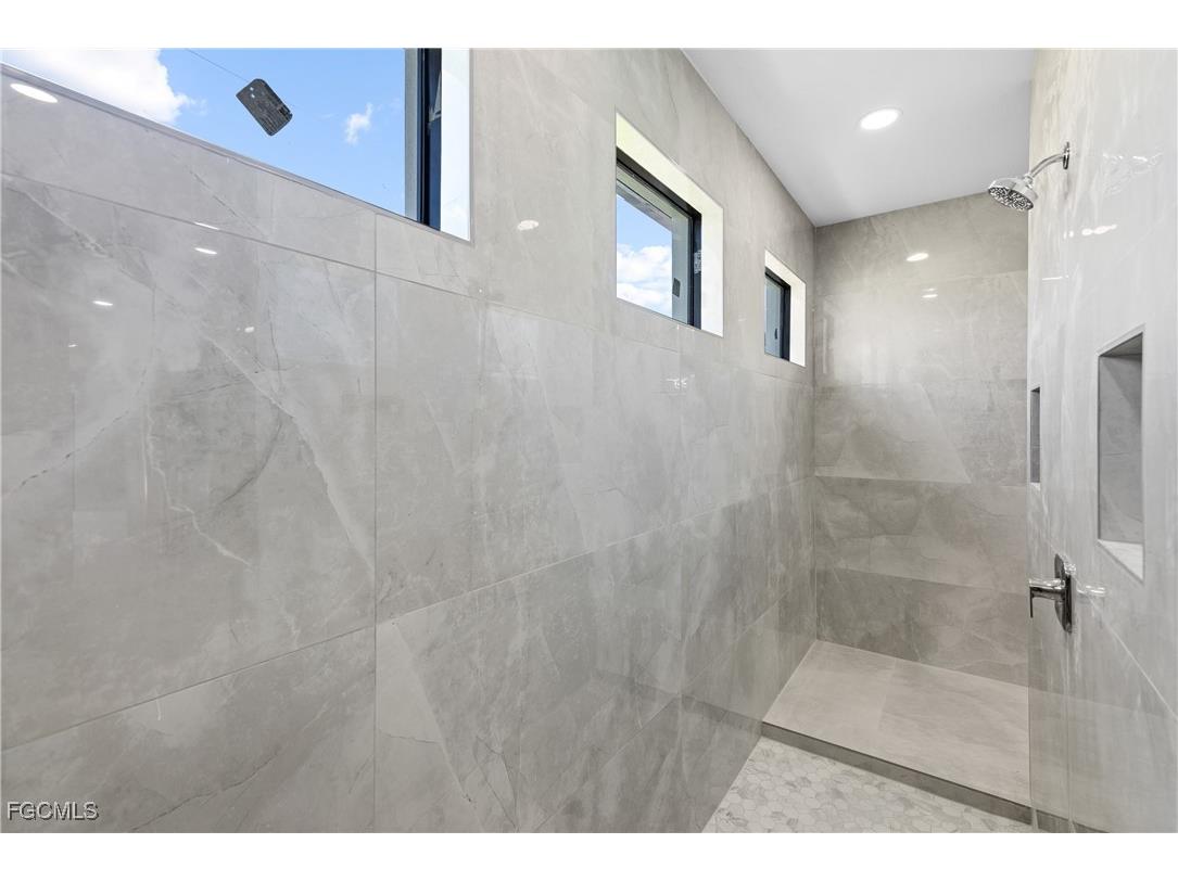 2242 NW 4th Street Cape Coral FL 33993 2025010275 image21