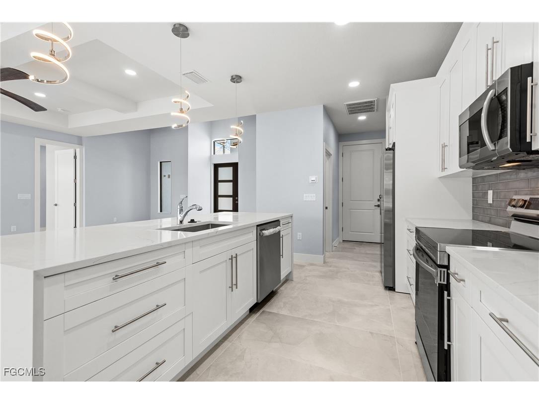 2242 NW 4th Street Cape Coral FL 33993 2025010275 image6