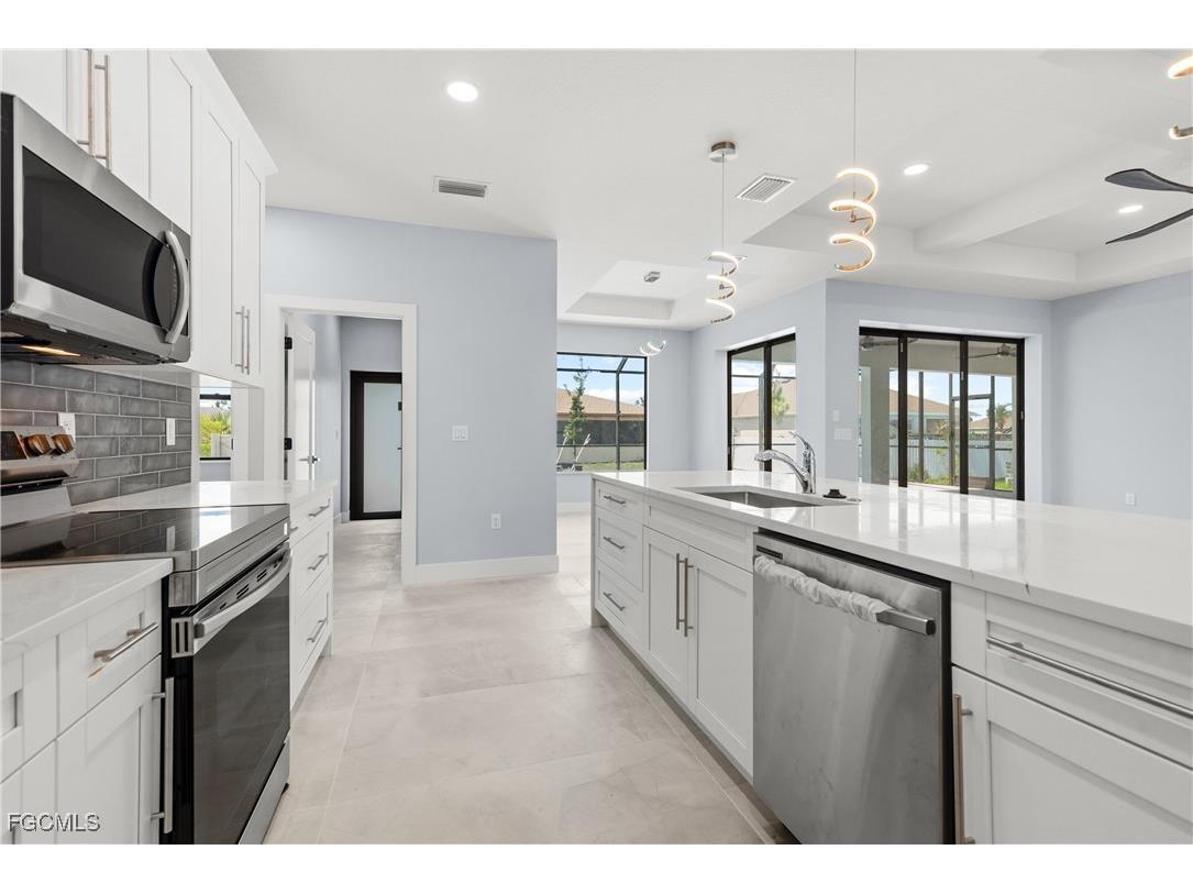 2242 NW 4th Street Cape Coral FL 33993 2025010275 image7