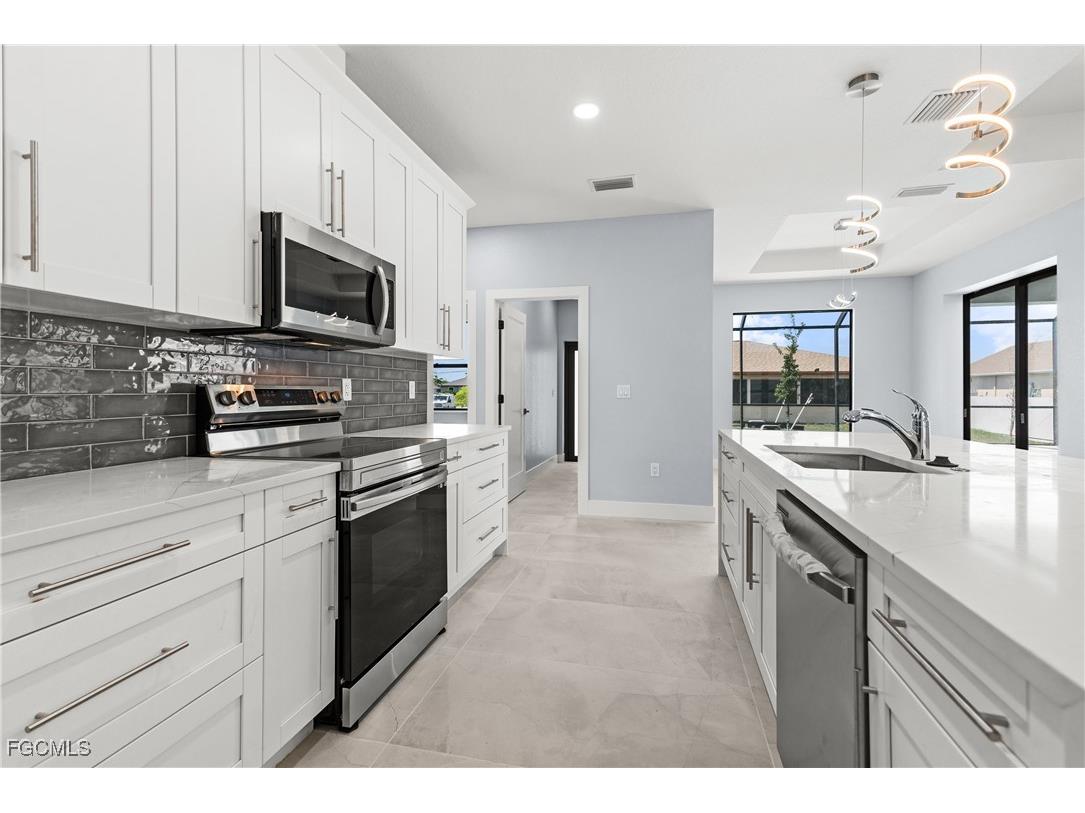 2242 NW 4th Street Cape Coral FL 33993 2025010275 image8