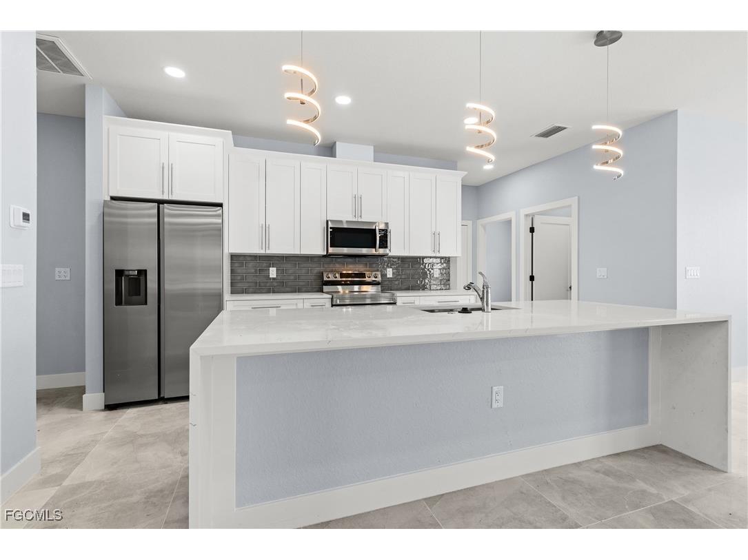 2242 NW 4th Street Cape Coral FL 33993 2025010275 image9