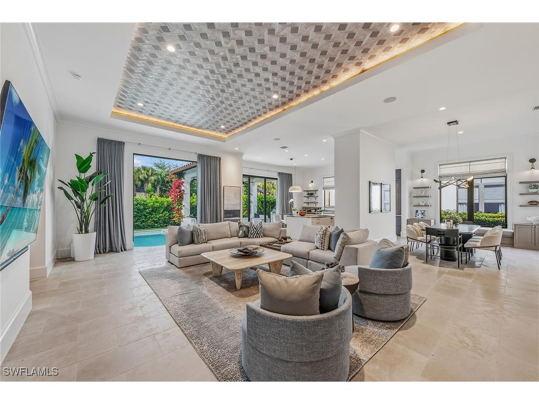 2243 Residence Circle Naples FL 34105 225084949 image1