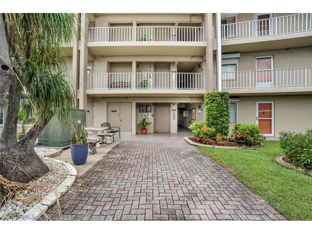 2244 Winkler Avenue #205 Fort Myers FL 33901 224051921 image1