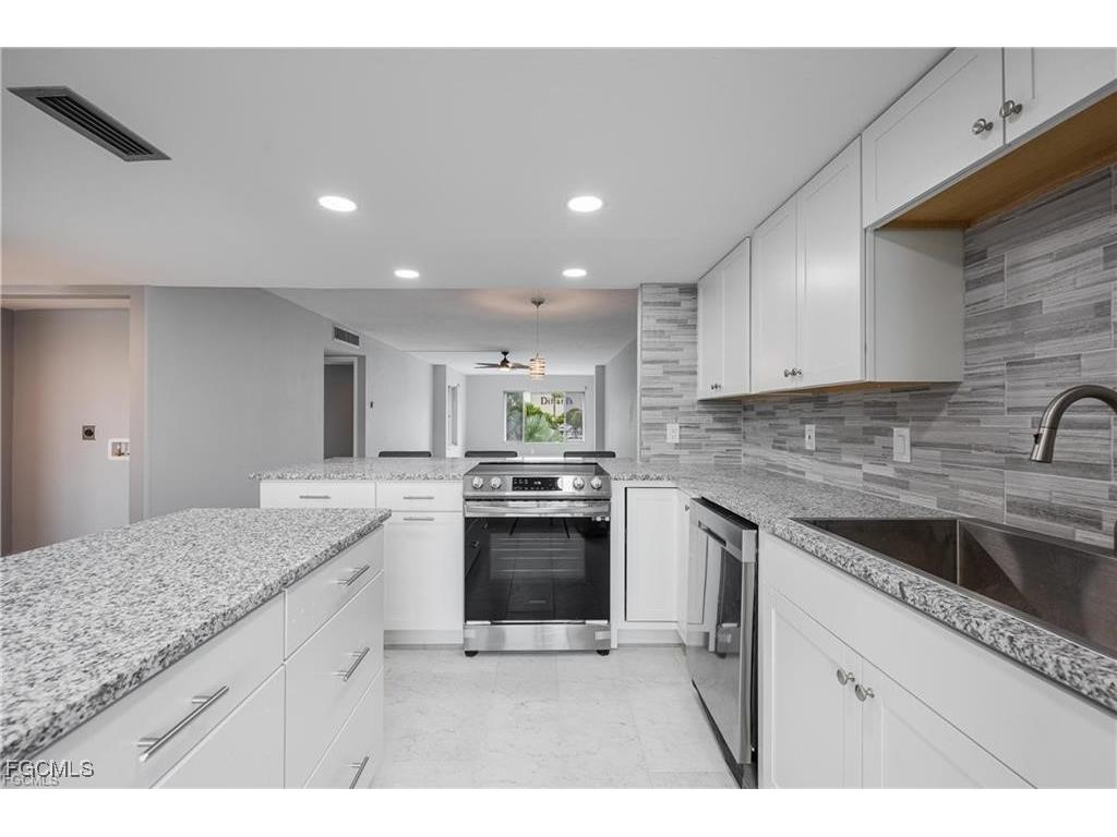 2244 Winkler Avenue #207 Fort Myers FL 33901 2026000592 image1