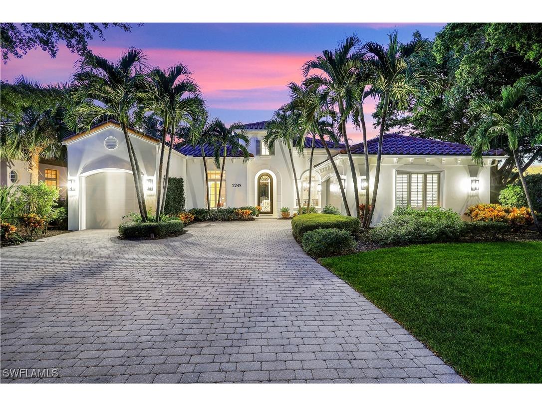 2249 Miramonte Court Naples FL 34105 225079132 image1