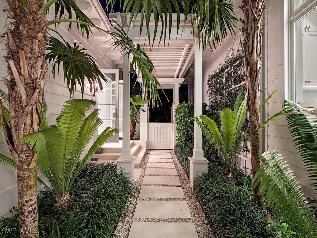 225 4th Avenue N Naples FL 34102 226000030 image33