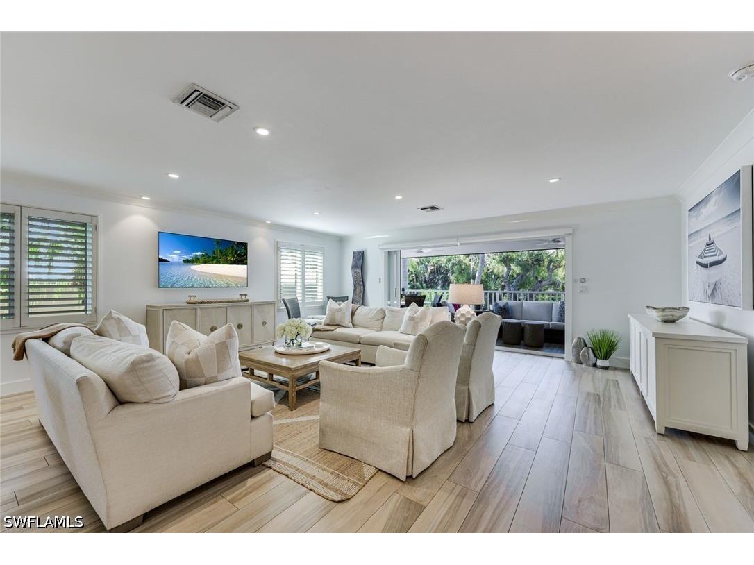 225 5th Avenue S #104 Naples FL 34102 226019862 image1