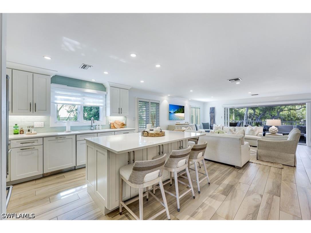 225 5th Avenue S #104 Naples FL 34102 226019862 image2