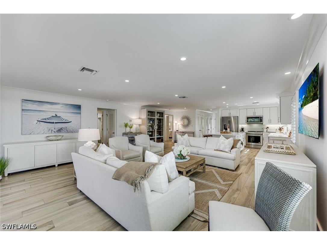 225 5th Avenue S #104 Naples FL 34102 226019862 image5