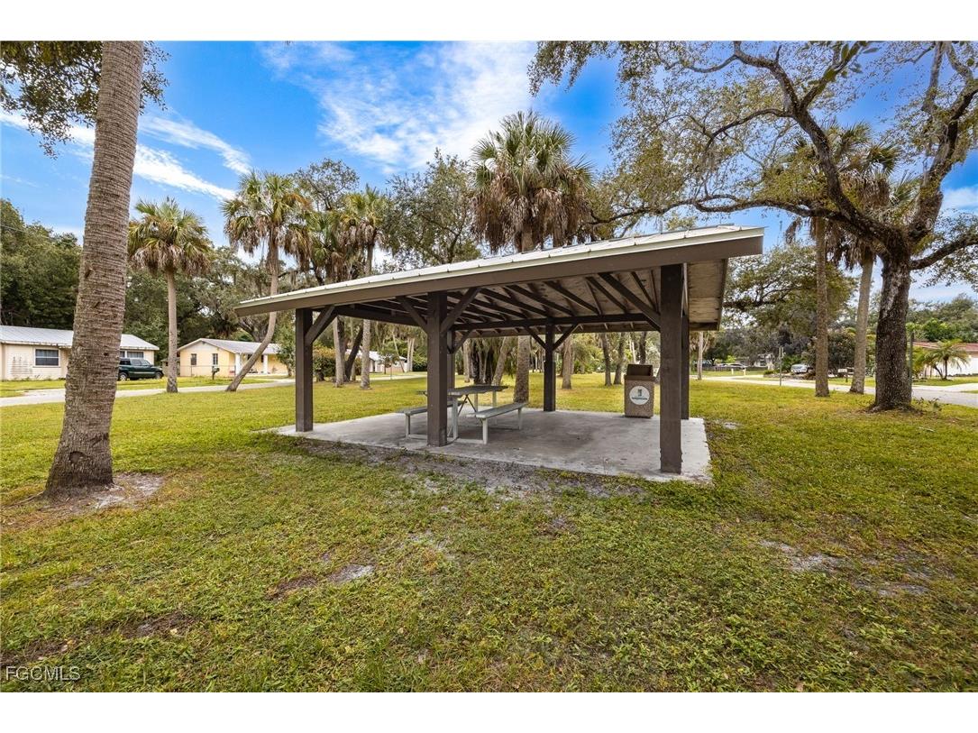 225 Avacado Court Fort Myers FL 33905 2025012890 image25