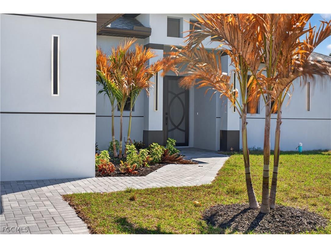 225 Lomax Avenue S Lehigh Acres FL 33974 2026001140 image3