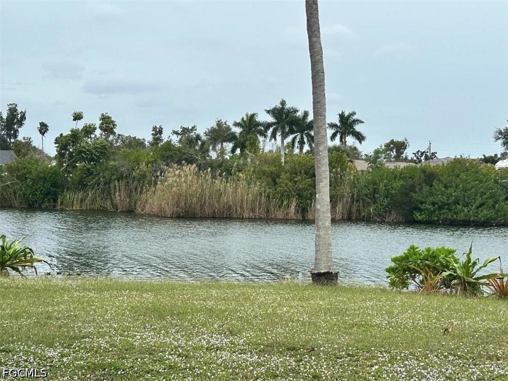 225 NE 10th Place Cape Coral FL 33909 2026018255 image1