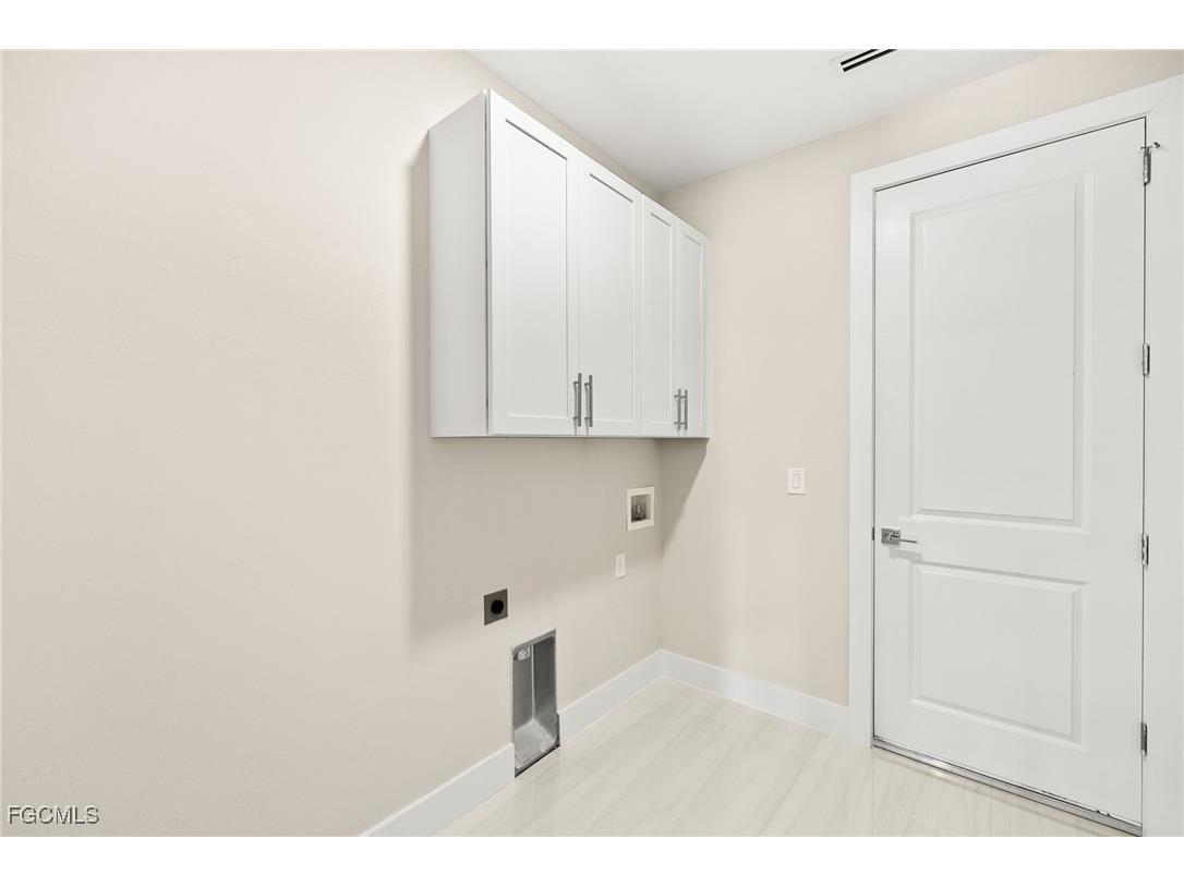 225 NE 8th Terrace Cape Coral FL 33909 2025025080 image24