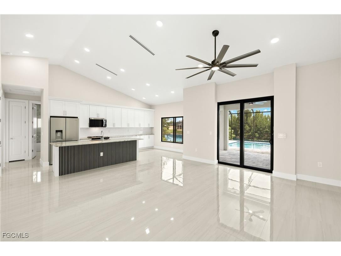 225 NE 8th Terrace Cape Coral FL 33909 2025025080 image4