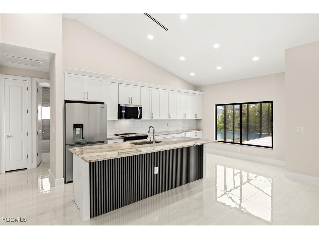 225 NE 8th Terrace Cape Coral FL 33909 2025025080 image8