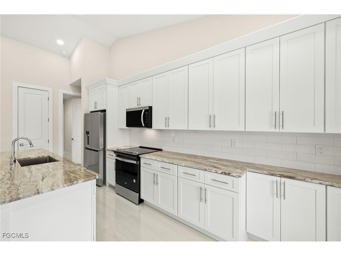 225 NE 8th Terrace Cape Coral FL 33909 2025025080 image9