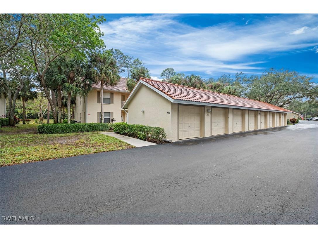 225 Robin Hood Circle #103 Naples FL 34104 225009565 image1